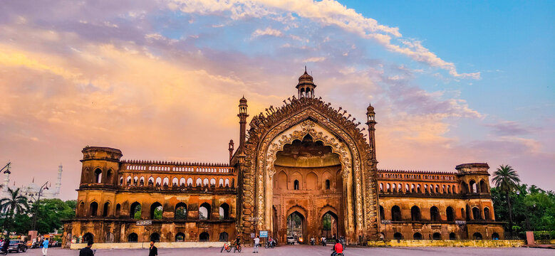 Delhi To Lucknow Taxi Service